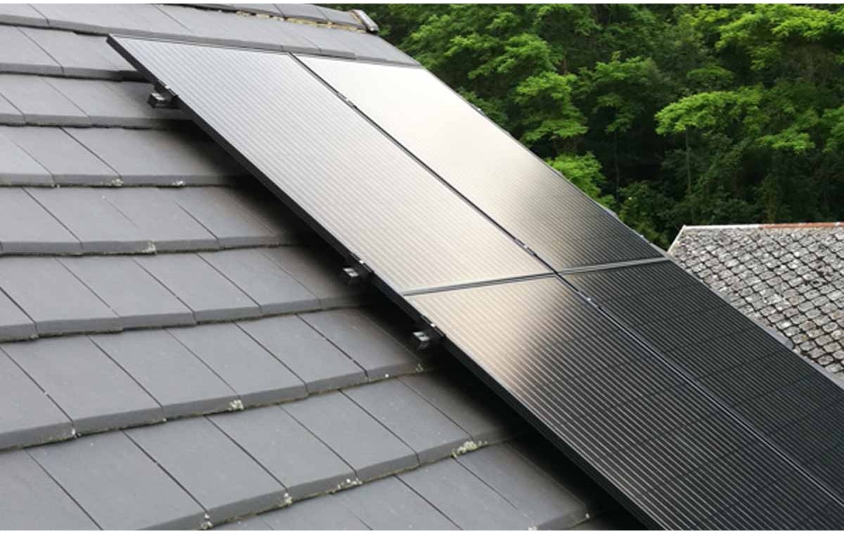 Exemple d'installation solaire sur toiture tuile Exemple d'installation solaire sur toiture tuile